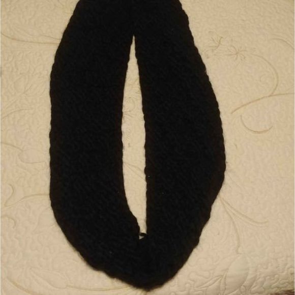 Bundle of scarfs and foulards - Picture 2 of 7